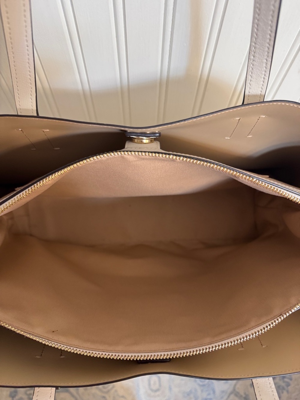 Coach Cream Leather Tote with Gold Logo - Picture 3 of 8